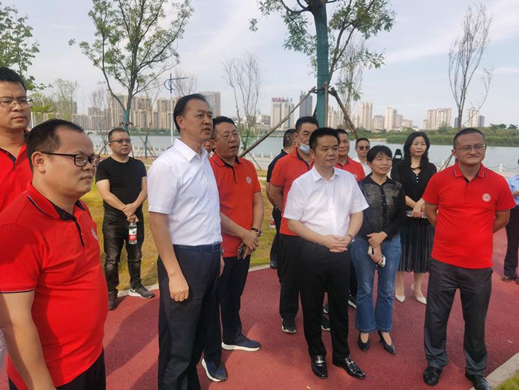 惠州常德商会一行踏上回乡考察之旅 走进阳明湖公园项目现场